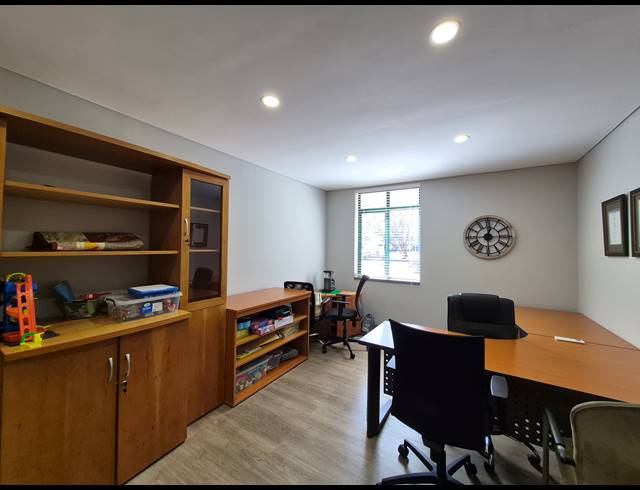 20M² OFFICE TO LET IN DUNKELD WEST